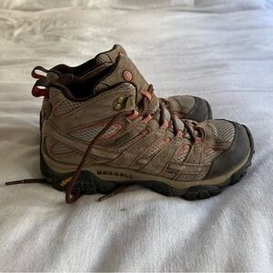 Merrell Women’s Moab 2 Mid Hiking Boots - Bungee cord  size 7.5 waterproof
